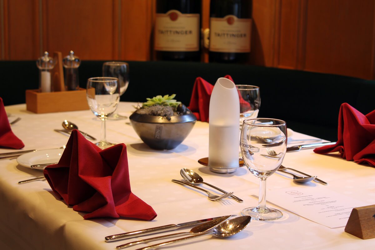 Öffnungszeiten im Restaurant | Hotel zur Altstadt Freudenberg